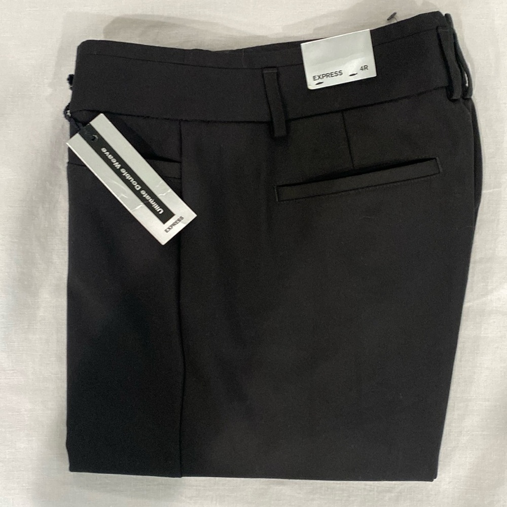 Express Woman’s Dress Pants
Size 4 Regular 
New with tags